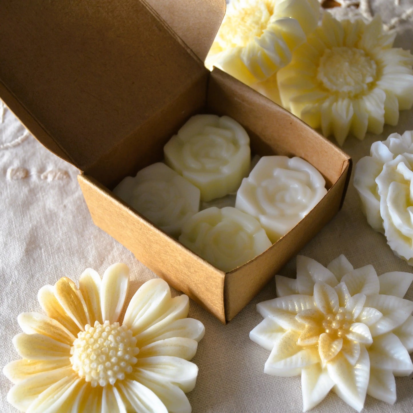 Image de Coffret découverte de quatre mini fondants parfumés | Le sens des choses – boutique artisanale éthique de bougies parfumées et savons naturels fabriqués en France