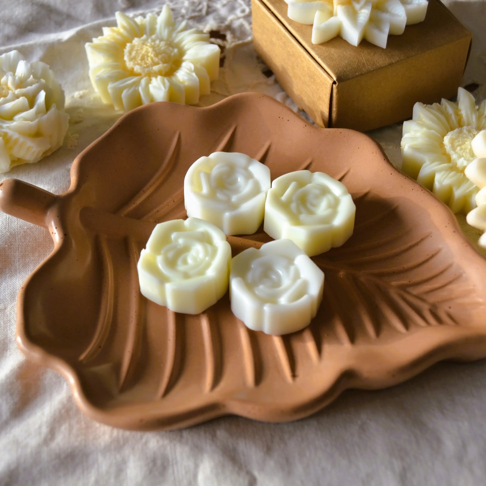 Image de Coffret découverte de quatre mini fondants parfumés | Le sens des choses – boutique artisanale éthique de bougies parfumées et savons naturels fabriqués en France