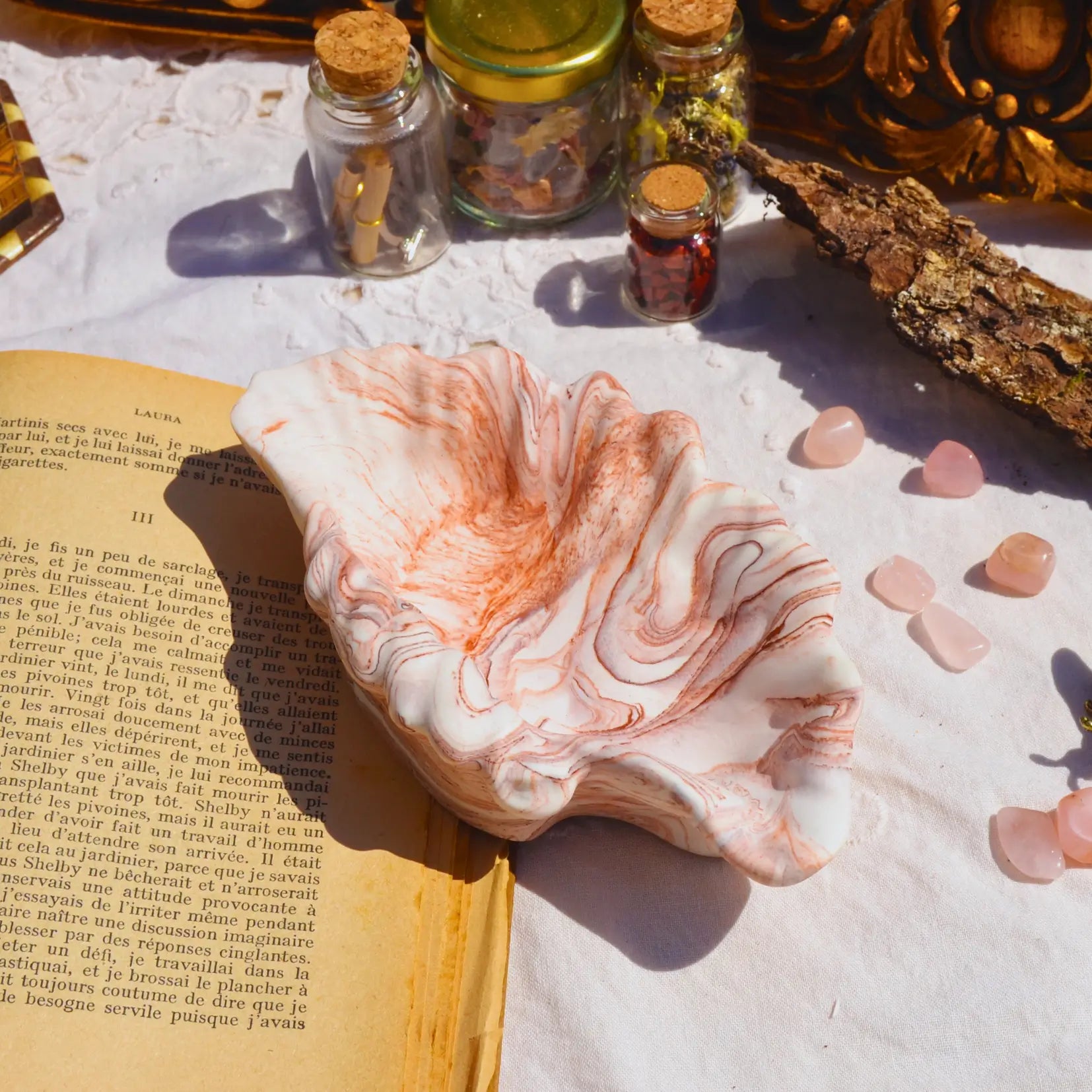 Calliope — Vide-poche coquillage en jesmonite – Création artisanale | Le sens des choses – Boutique de bougies parfumées végétales, décorations et savons