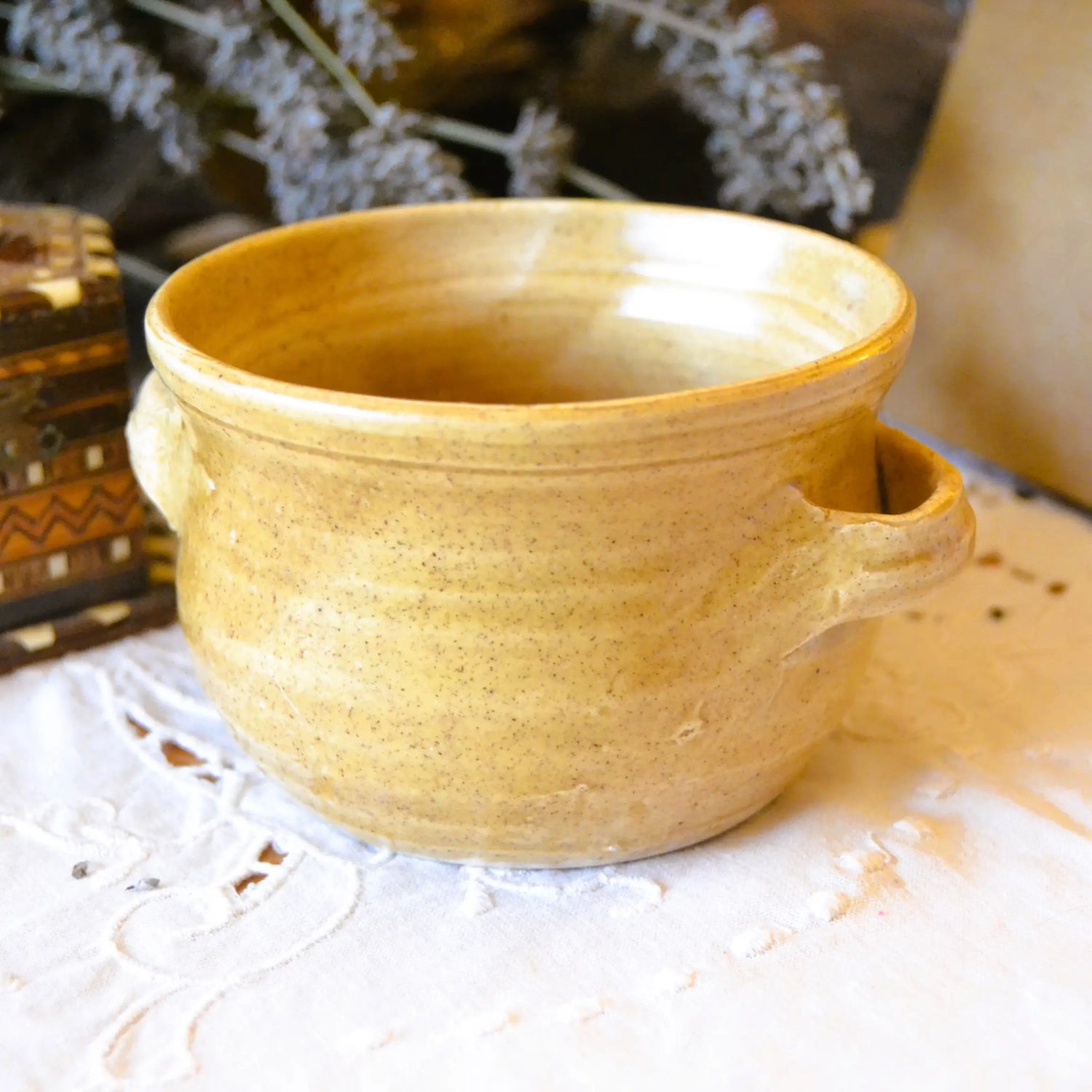 Bougie décorative artisanale coupe de céramique vernissée — parfum au choix – Création artisanale | Le sens des choses – Boutique de bougies parfumées végétales et objets décoratifs écoresponsables