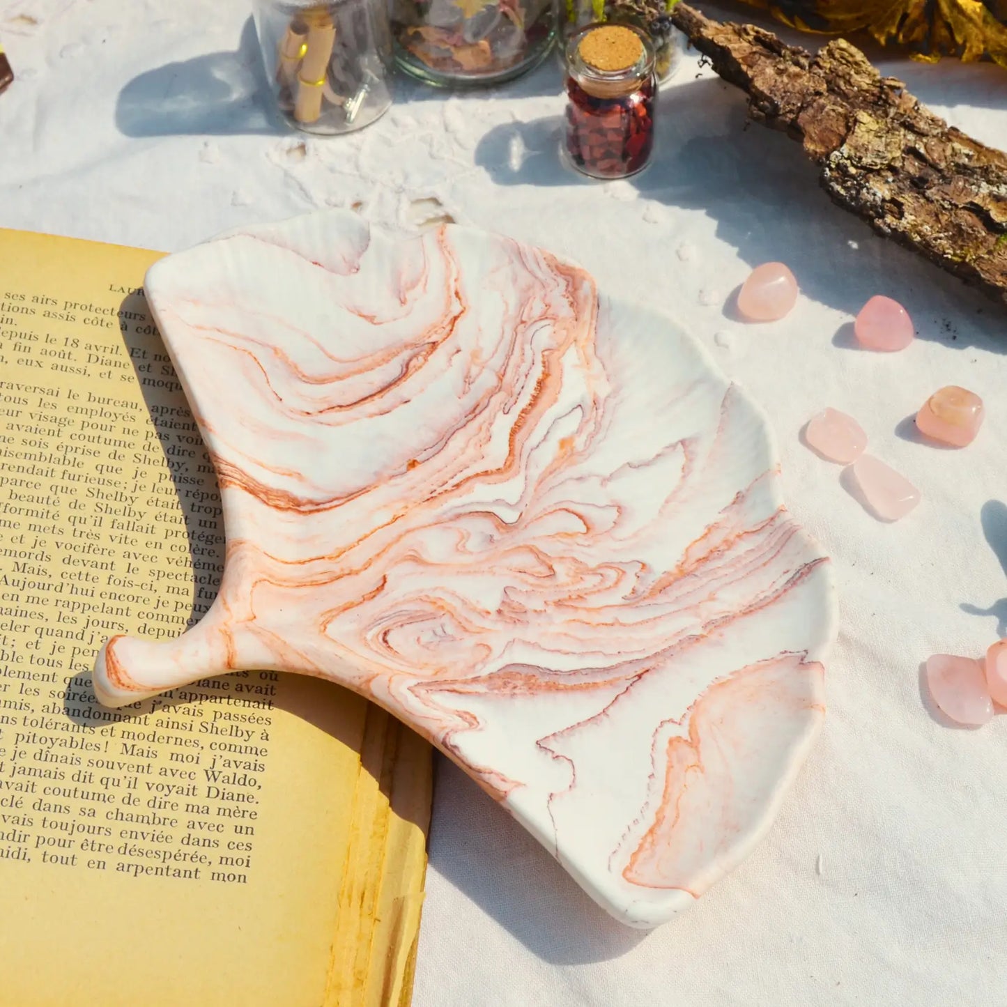 Aura — Le plateau feuille de ginkgo en jesmonite | Objet déco artisanal en Jesmonite fabriqué en Charente-Maritime