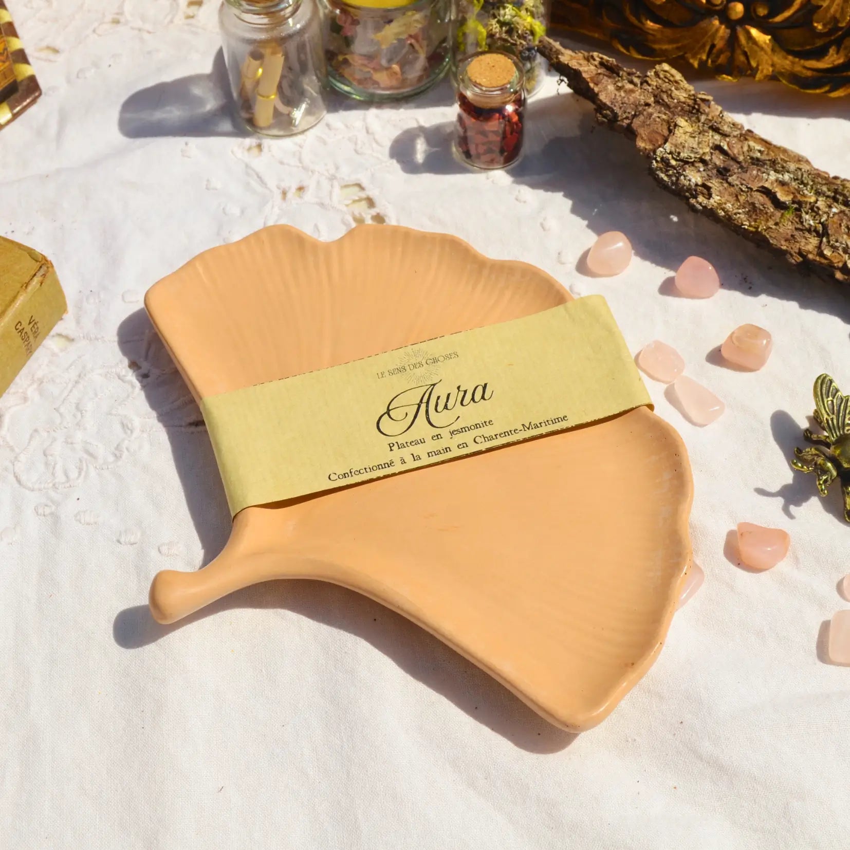 Aura — Le plateau feuille de ginkgo en jesmonite | Objet déco artisanal en Jesmonite fabriqué en Charente-Maritime