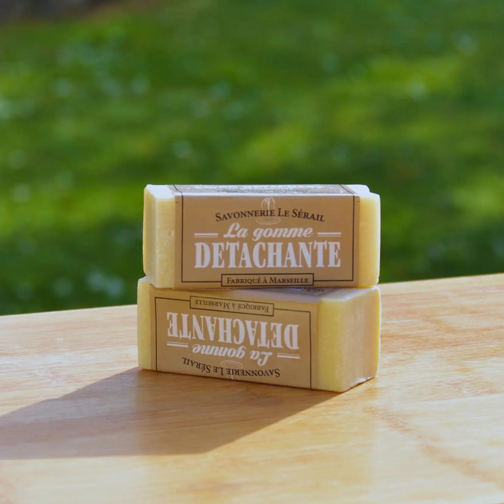 Gomme détachante au bicarbonate de soude | Le sens des choses – Boutique de bougies parfumées végétales, décorations et bien-être