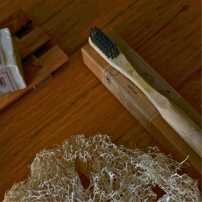 Image de Kit salle de bain écoresponsable — routine beauté zéro déchet | Le sens des choses – boutique artisanale éthique de bougies parfumées et savons naturels fabriqués en France