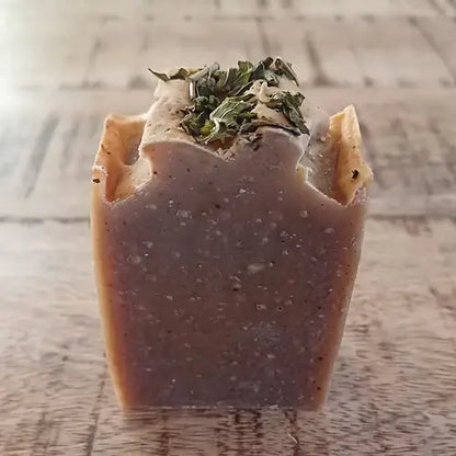 savon à la mangue et ananas | Le sens des choses, boutique en ligne de produits artisanaux, naturels et écoresponsables fabriqués en France ou en Europe.
