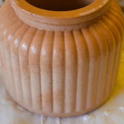 Image de Flora — Pot décoratif en jesmonite terracotta | Le sens des choses – boutique artisanale éthique de bougies parfumées et savons naturels fabriqués en France