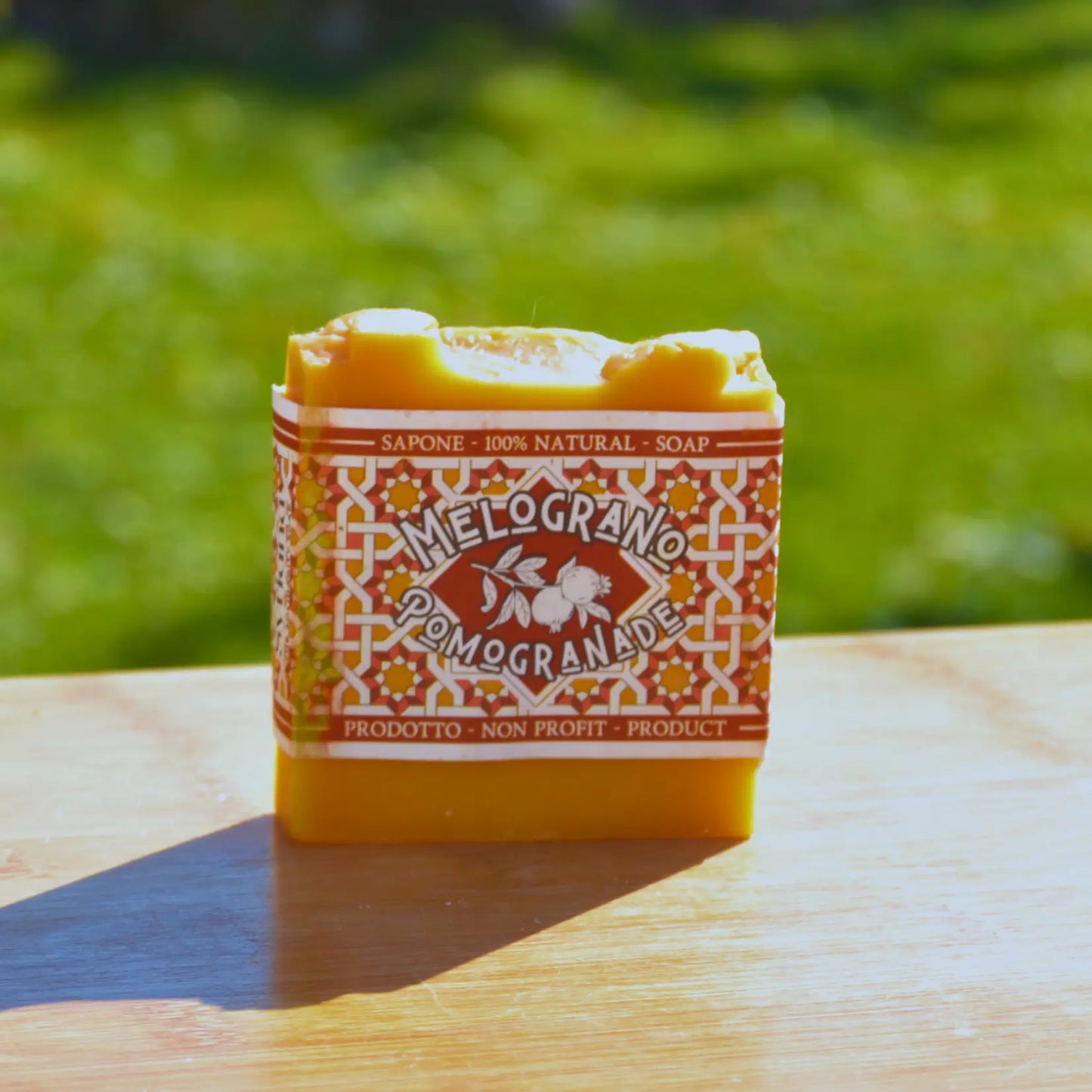Savon à l'huile de pépins de grenade | Savon solide naturel artisanal fabriqué par saponification à froid