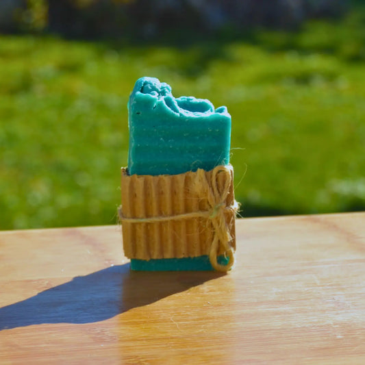 Savon exfoliant à la pierre ponce – Création artisanale | Le sens des choses – Boutique de bougies parfumées végétales, décorations et savons