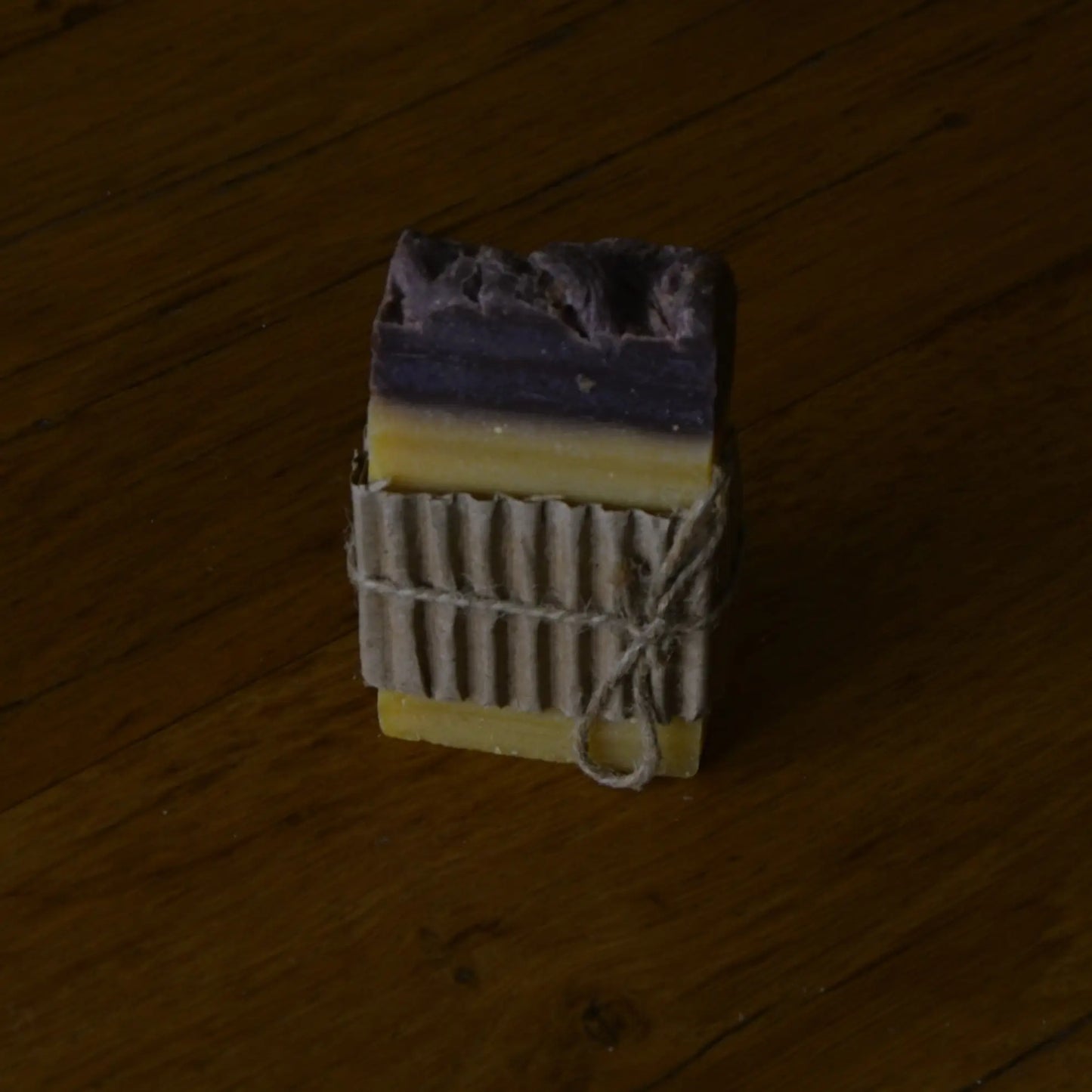 Image de Savon artisanal au soufre purifiant et antibactérien | Le sens des choses – boutique artisanale de savons et bougies parfumées naturels fabriqués en France