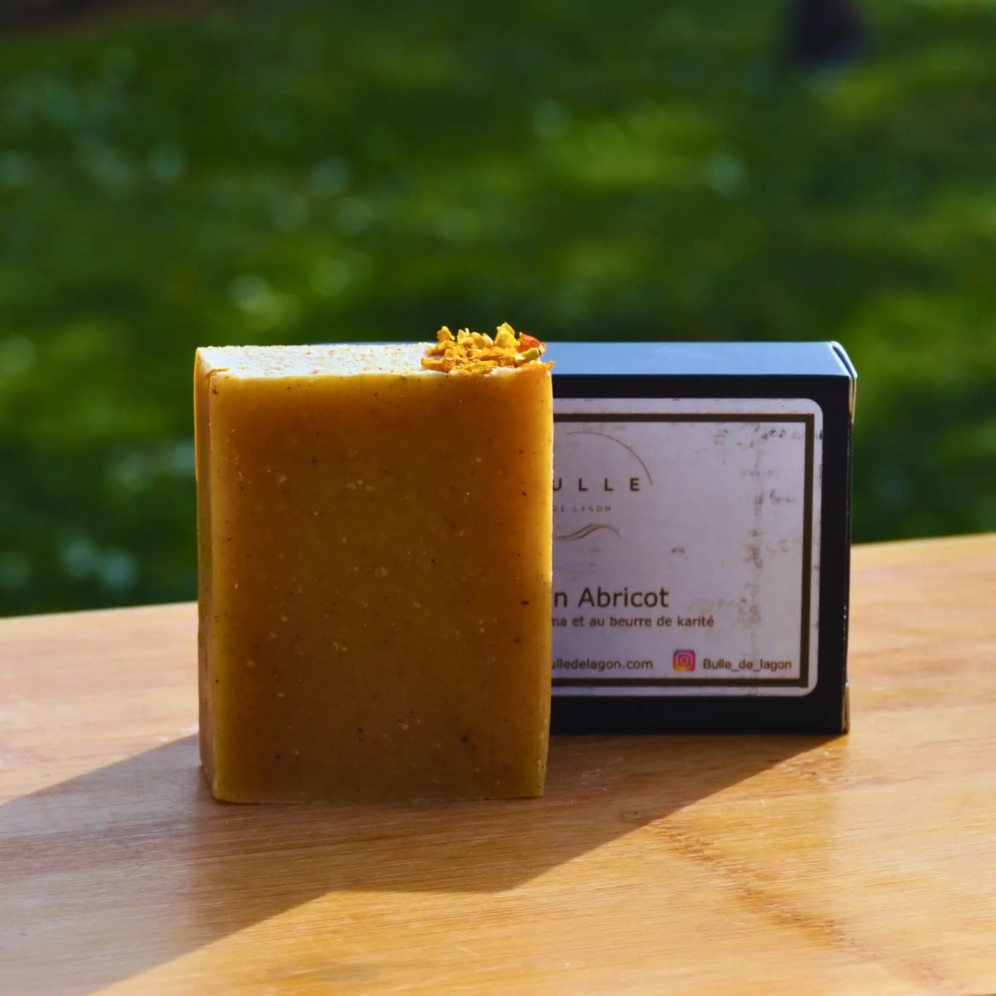 Savon surgras à l'abricot et curcuma | Savon solide naturel artisanal fabriqué par saponification à froid