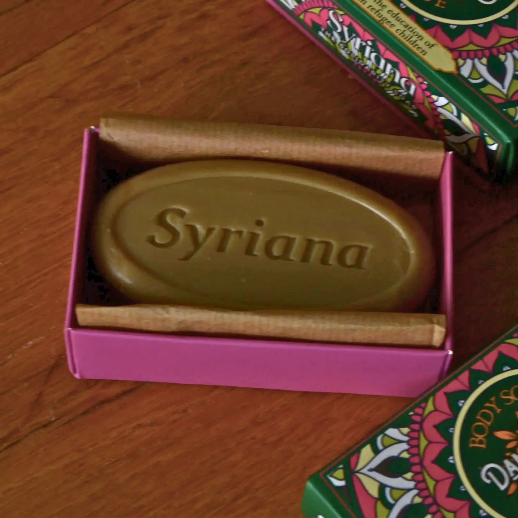 Image de Savon d’Alep parfumé à la rose de Damas — Damas | Le sens des choses – boutique artisanale éthique de bougies parfumées et savons naturels fabriqués en France