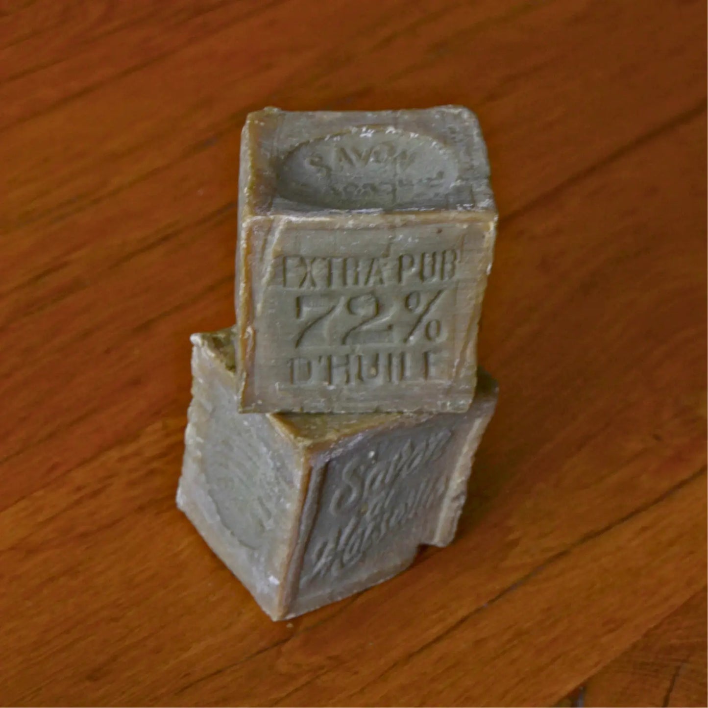 Image de Savon de Marseille traditionnel — 72 % d’huile d’olive | Le sens des choses – boutique artisanale éthique de bougies parfumées et savons naturels fabriqués en France