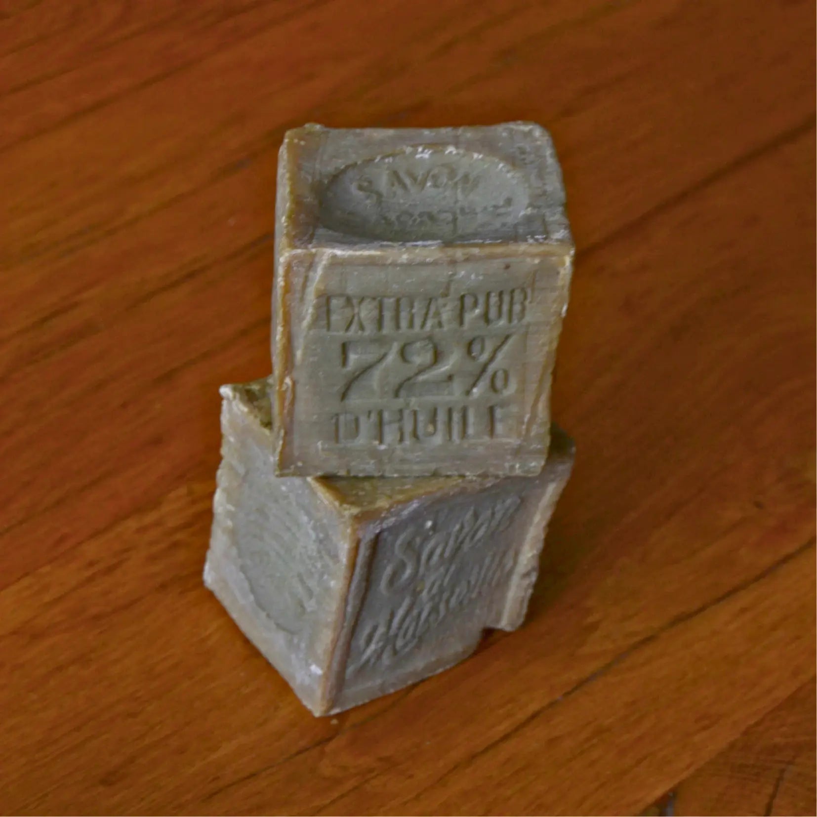 Image de Savon de Marseille traditionnel — 72 % d’huile d’olive | Le sens des choses – boutique artisanale éthique de bougies parfumées et savons naturels fabriqués en France