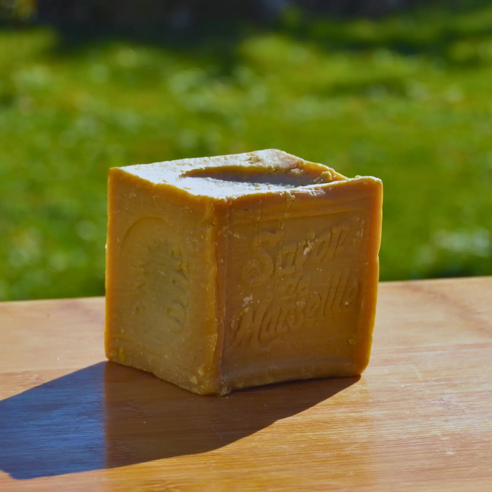 Savon de Marseille authentique — 72 % d’huile d’olive | Le sens des choses – Boutique de bougies parfumées végétales, décorations et bien-être