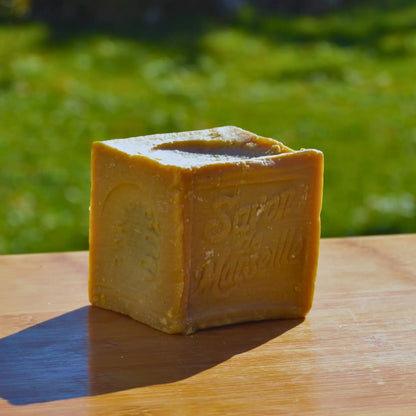 Savon de Marseille authentique — 72 % d’huile d’olive | Le sens des choses – Boutique de bougies parfumées végétales, décorations et bien-être