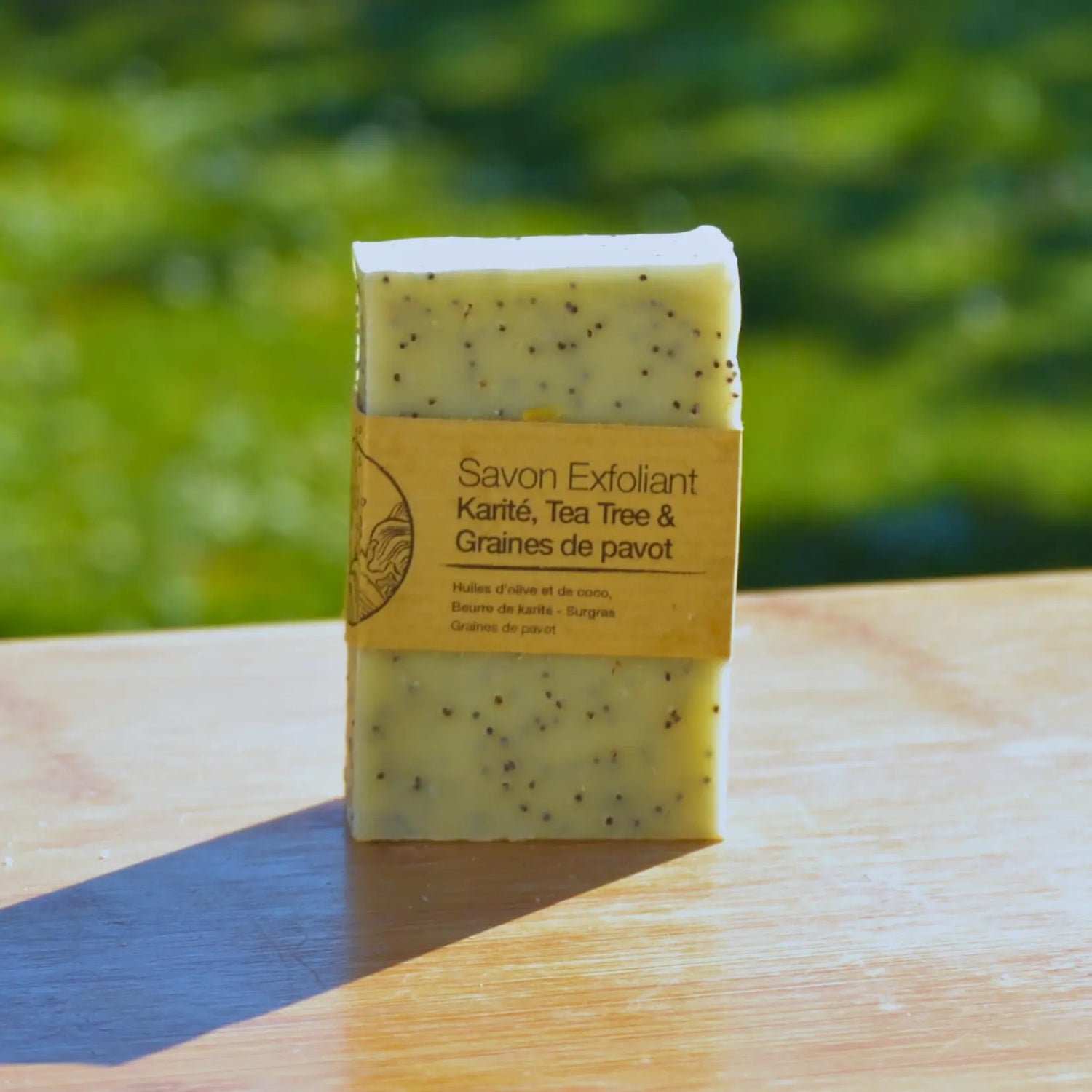 Savon exfoliant au tea tree et graines de pavot – Création artisanale | Le sens des choses – Boutique de bougies parfumées végétales, décorations et savons