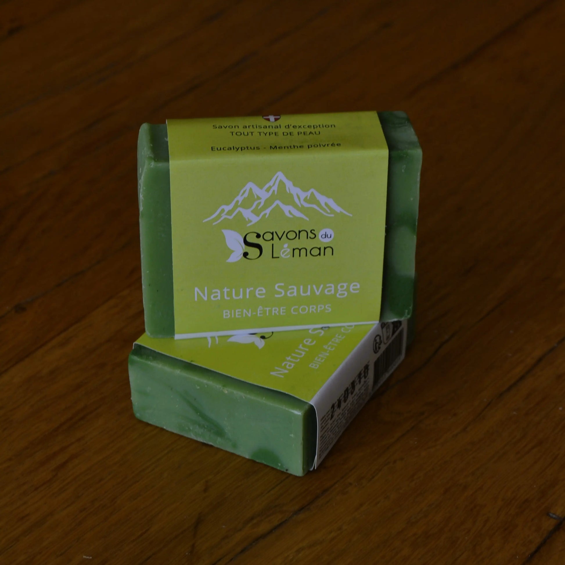 Image de savon BIO eucalyptus, menthe poivrée et pin « Nature Sauvage » (surgras 6 %) | Le sens des choses, boutique en ligne de produits artisanaux, naturels et écoresponsables, fabriqués en France ou en Europe : savons artisanaux, bougies parfumées, accessoires zéro déchet.