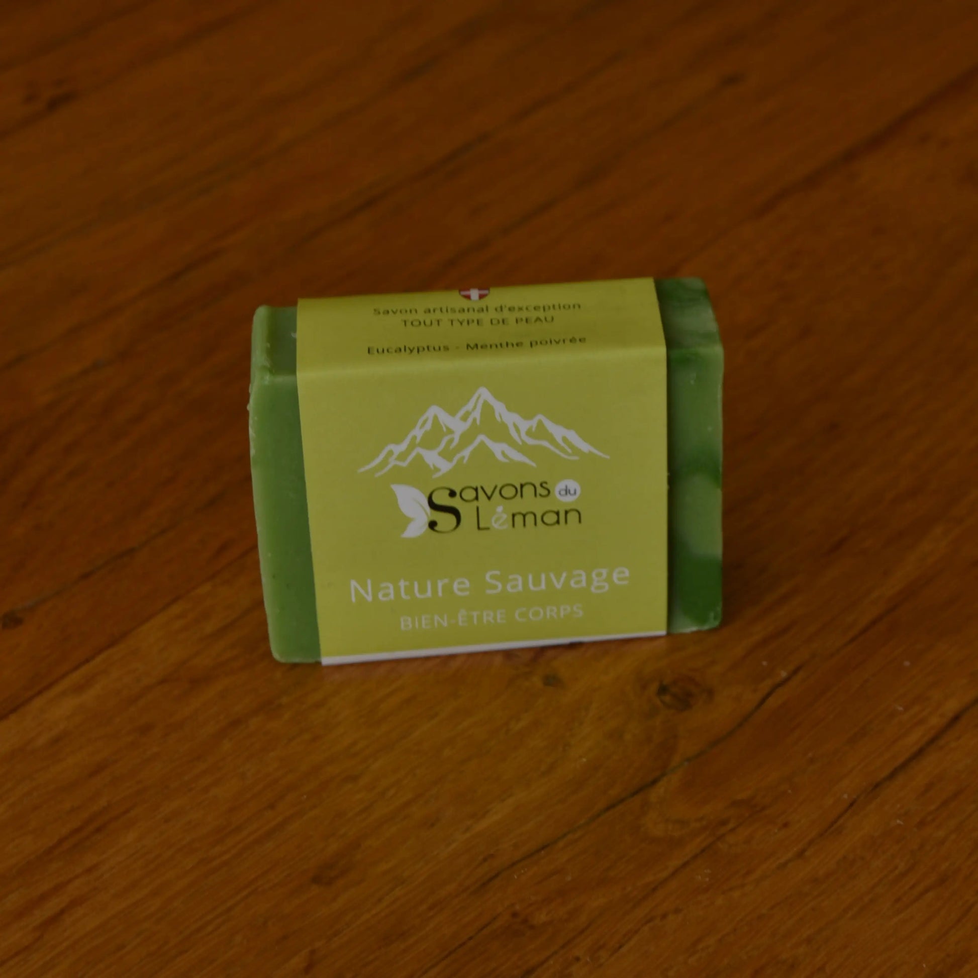 Image de savon BIO eucalyptus, menthe poivrée et pin « Nature Sauvage » (surgras 6 %) | Le sens des choses, boutique en ligne de produits artisanaux, naturels et écoresponsables, fabriqués en France ou en Europe : savons artisanaux, bougies parfumées, accessoires zéro déchet.