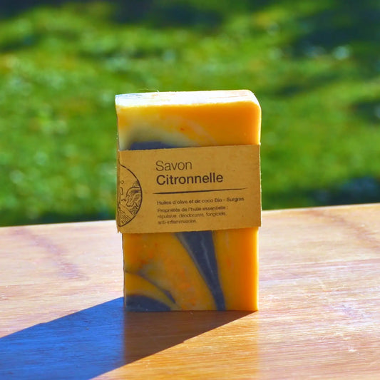 Savon surgras à la citronnelle – Création artisanale | Le sens des choses – Boutique de bougies parfumées végétales, décorations et savons