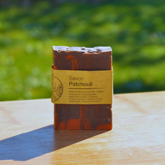 Savon surgras au patchouli – Création artisanale | Le sens des choses – Boutique de bougies parfumées végétales, décorations et savons