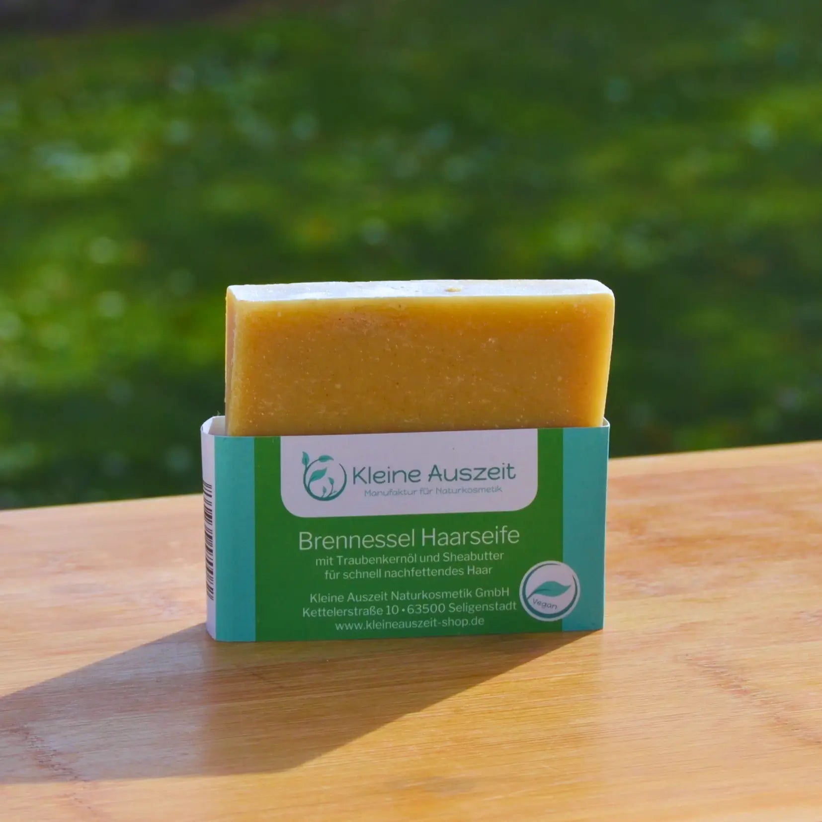 Shampooing à l'ortie — cheveux gras et sensibles | Le sens des choses – Boutique de bougies parfumées végétales, décorations et bien-être