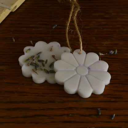 Image de Suspensions parfumées lavande et musc blanc (bocal de 5 à 7 pièces) | Le sens des choses — boutique artisanale de savons et bougies parfumées naturels fabriqués en France