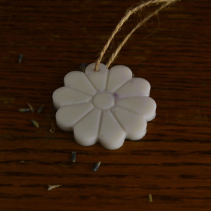 Image de Suspensions parfumées lavande et musc blanc (bocal de 5 à 7 pièces) | Le sens des choses — boutique artisanale de savons et bougies parfumées naturels fabriqués en France