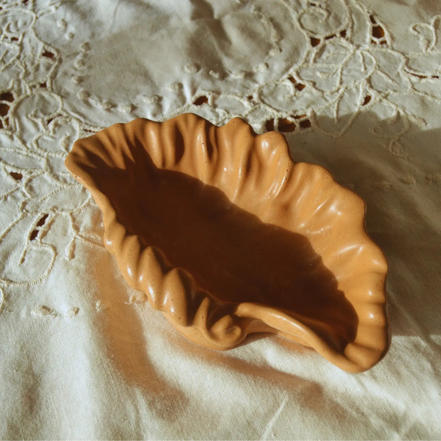 Calliope — Vide-poche coquillage en jesmonite – Création artisanale | Le sens des choses – Boutique de bougies parfumées végétales, décorations et savons