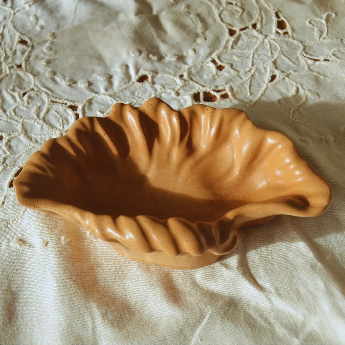 Calliope — Vide-poche coquillage en jesmonite – Création artisanale | Le sens des choses – Boutique de bougies parfumées végétales, décorations et savons