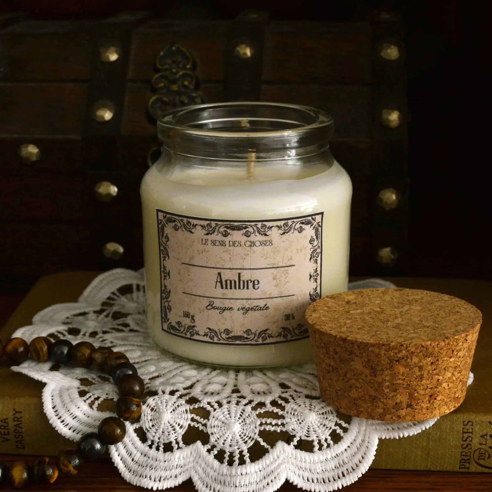 Image de bougie parfumée à l'ambre (nouveau !) | Le sens des choses, boutique en ligne de produits artisanaux, naturels et écoresponsables, fabriqués en France ou en Europe : savons artisanaux, bougies parfumées, accessoires zéro déchet.