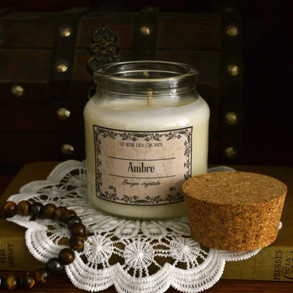 Image de bougie parfumée à l'ambre (nouveau !) | Le sens des choses, boutique en ligne de produits artisanaux, naturels et écoresponsables, fabriqués en France ou en Europe : savons artisanaux, bougies parfumées, accessoires zéro déchet.