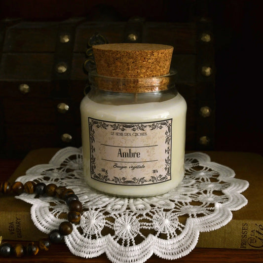 Image de bougie parfumée à l'ambre (nouveau !) | Le sens des choses, boutique en ligne de produits artisanaux, naturels et écoresponsables, fabriqués en France ou en Europe : savons artisanaux, bougies parfumées, accessoires zéro déchet.