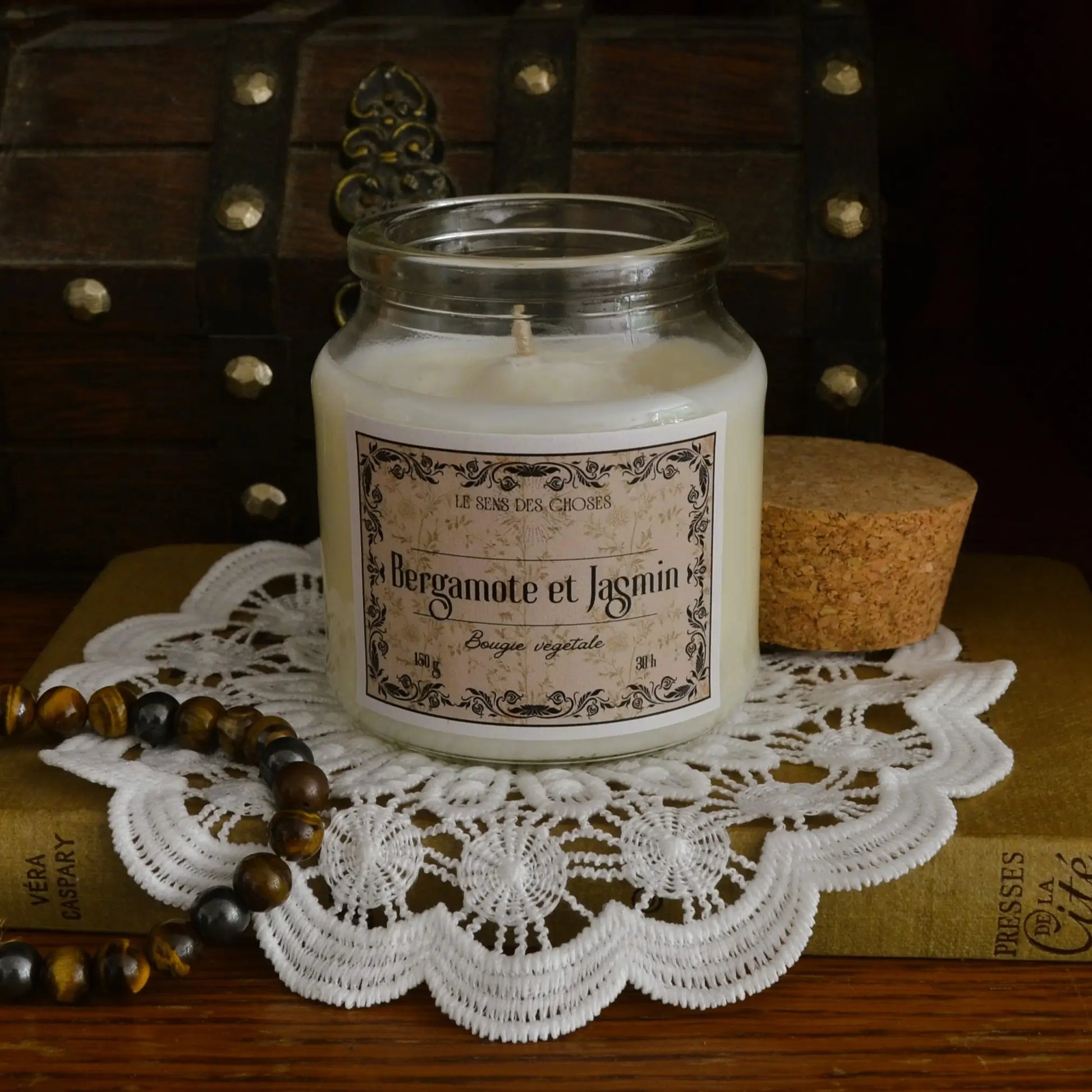 Image de bougie parfumée à la bergamote et jasmin | Le sens des choses, boutique en ligne de produits artisanaux, naturels et écoresponsables, fabriqués en France ou en Europe : savons artisanaux, bougies parfumées, accessoires zéro déchet.