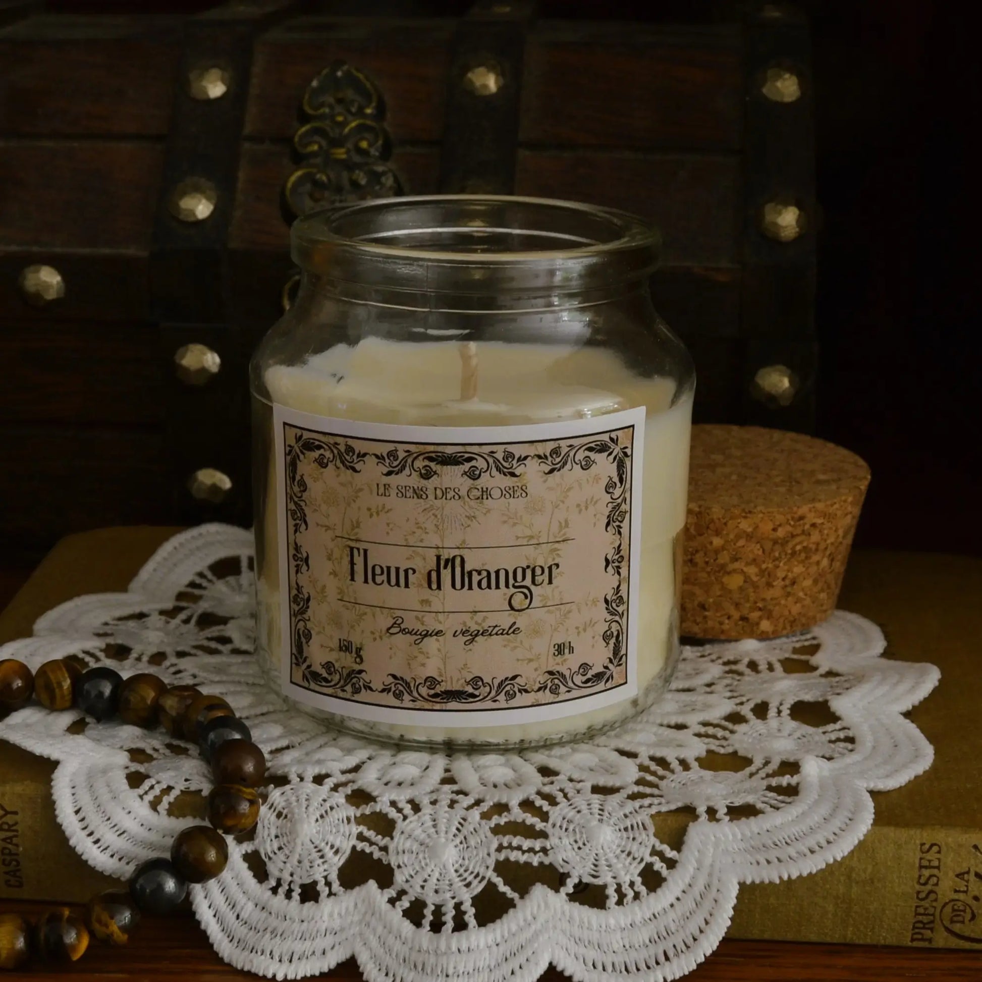 Image de bougie parfumée à la fleur d'oranger | Le sens des choses, boutique en ligne de produits artisanaux, naturels et écoresponsables, fabriqués en France ou en Europe : savons artisanaux, bougies parfumées, accessoires zéro déchet.