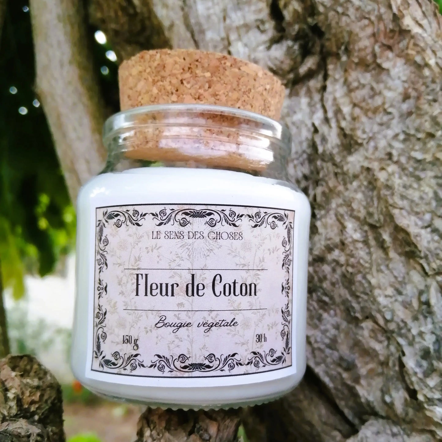 bougie parfumée — fleur de coton | Le sens des choses, boutique en ligne de produits artisanaux, naturels et écoresponsables fabriqués en France ou en Europe.