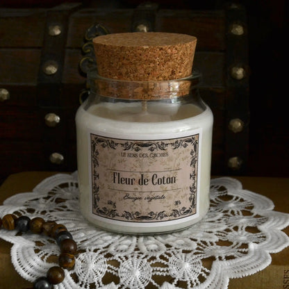 Image de Bougie parfumée artisanale à la fleur de coton | Le sens des choses – boutique artisanale de savons et bougies parfumées naturels fabriqués en France