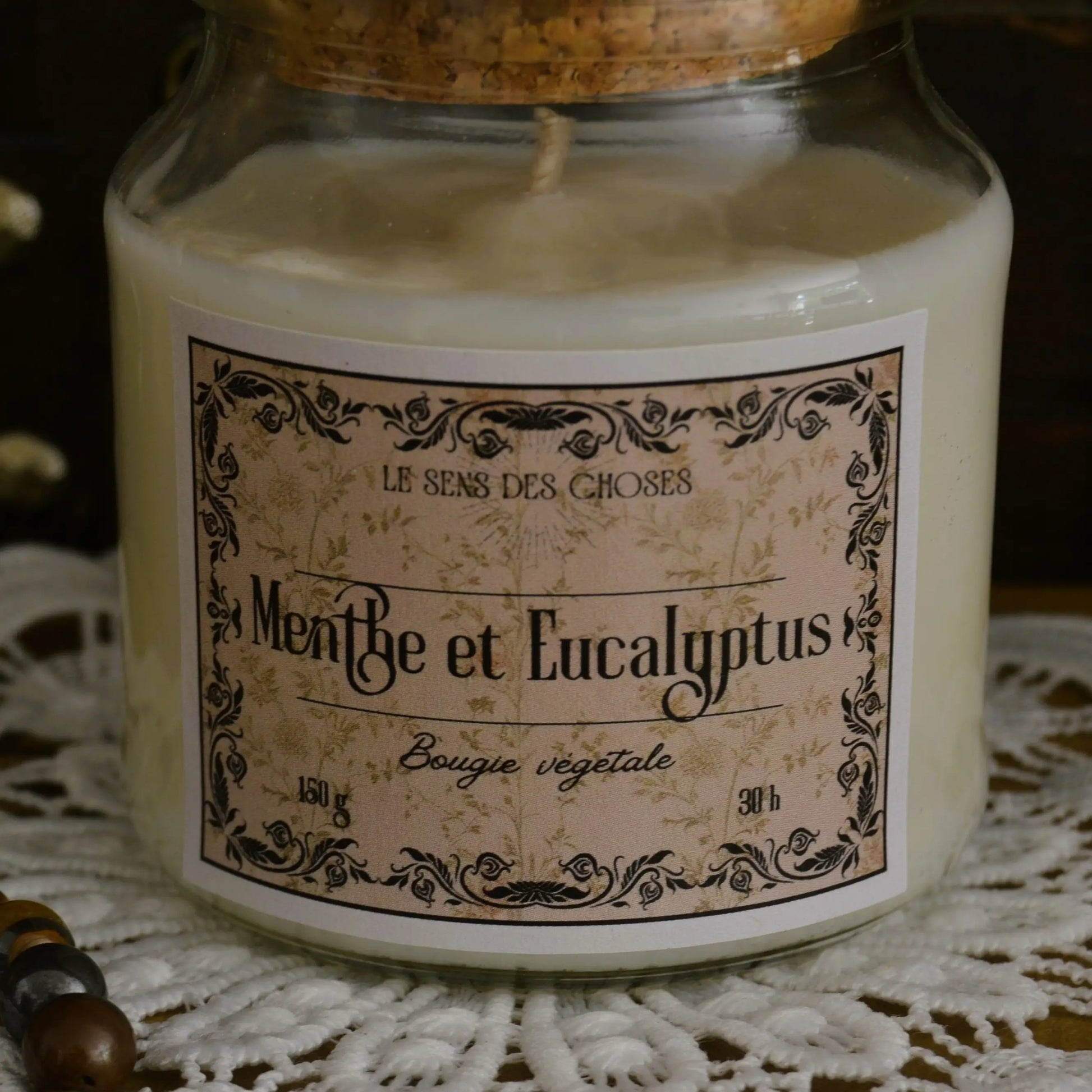 Image de bougie parfumée à la menthe et eucalyptus | Le sens des choses, boutique en ligne de produits artisanaux, naturels et écoresponsables, fabriqués en France ou en Europe : savons artisanaux, bougies parfumées, accessoires zéro déchet.
