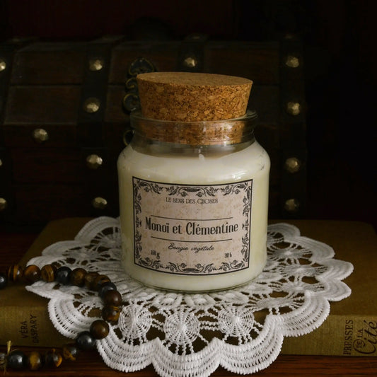 Image de bougie parfumée au monoï et clémentine (nouveau !) | Le sens des choses, boutique en ligne de produits artisanaux, naturels et écoresponsables, fabriqués en France ou en Europe : savons artisanaux, bougies parfumées, accessoires zéro déchet.