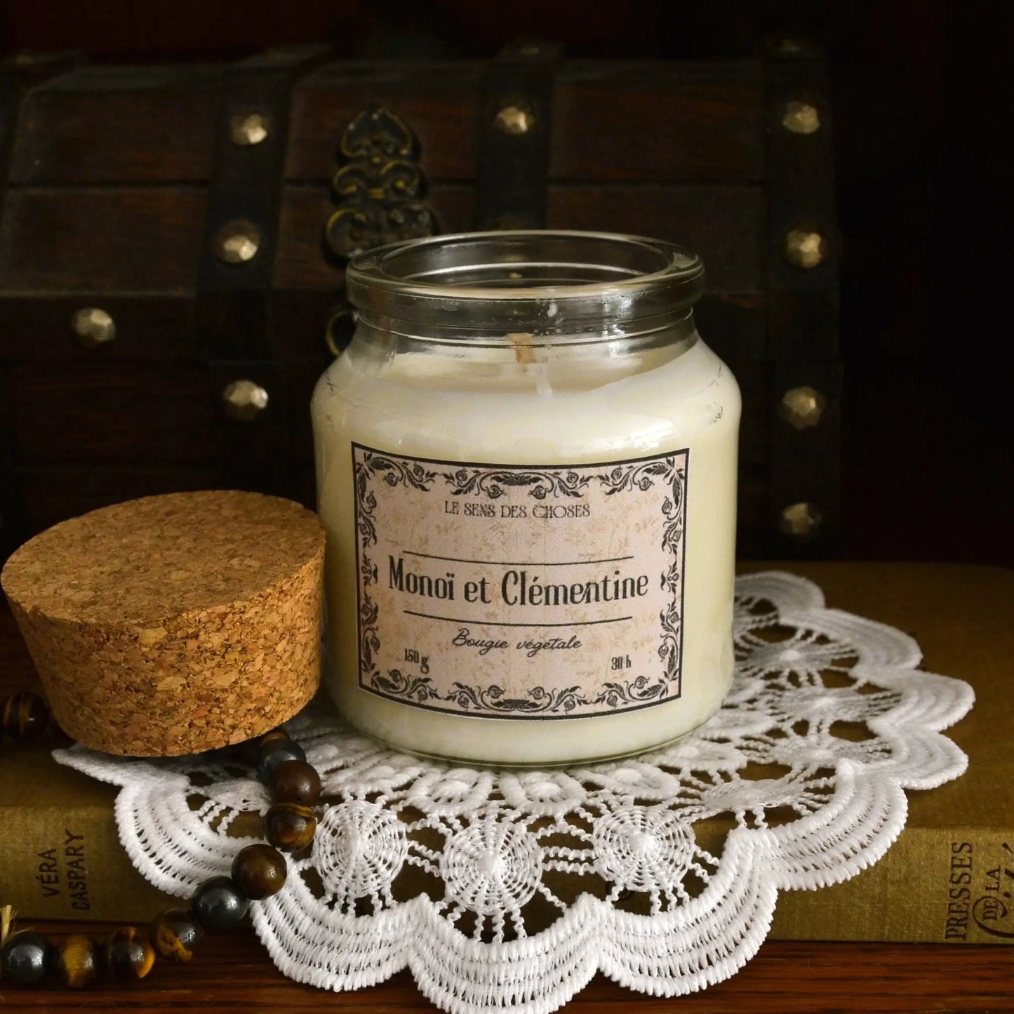 Image de bougie parfumée au monoï et clémentine (nouveau !) | Le sens des choses, boutique en ligne de produits artisanaux, naturels et écoresponsables, fabriqués en France ou en Europe : savons artisanaux, bougies parfumées, accessoires zéro déchet.