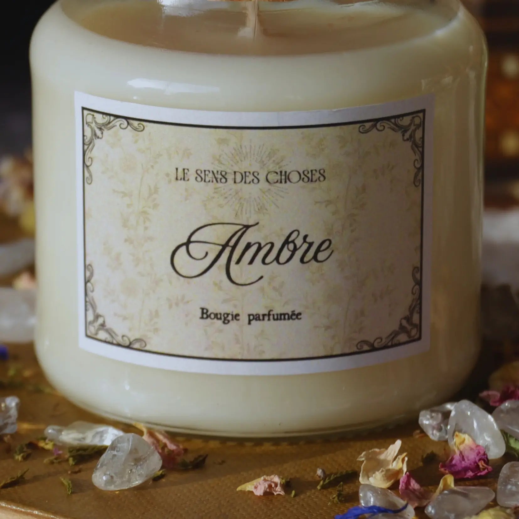 Bougie parfumée artisanale à l’ambre – Création artisanale | Le sens des choses – Boutique de bougies parfumées végétales, décorations et savons