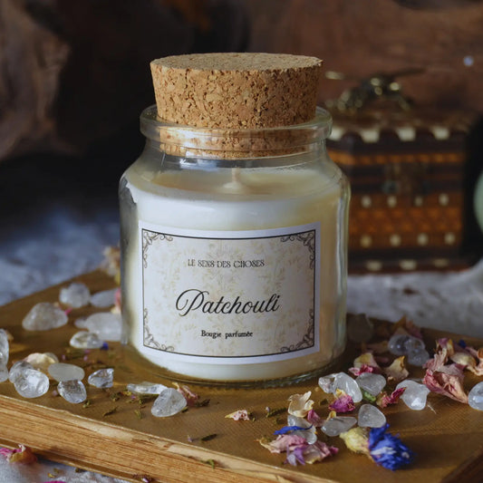 Bougie parfumée artisanale au patchouli – Création artisanale | Le sens des choses – Boutique de bougies parfumées végétales, décorations et savons
