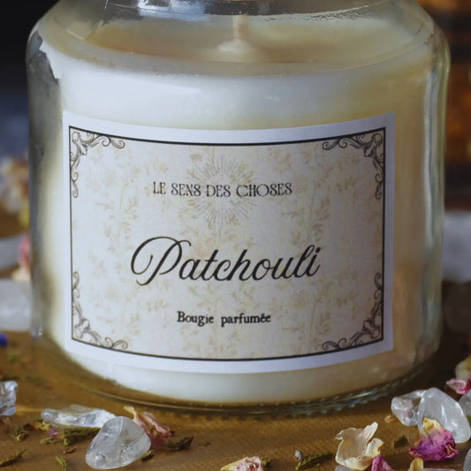 Bougie parfumée artisanale au patchouli – Création artisanale | Le sens des choses – Boutique de bougies parfumées végétales, décorations et savons