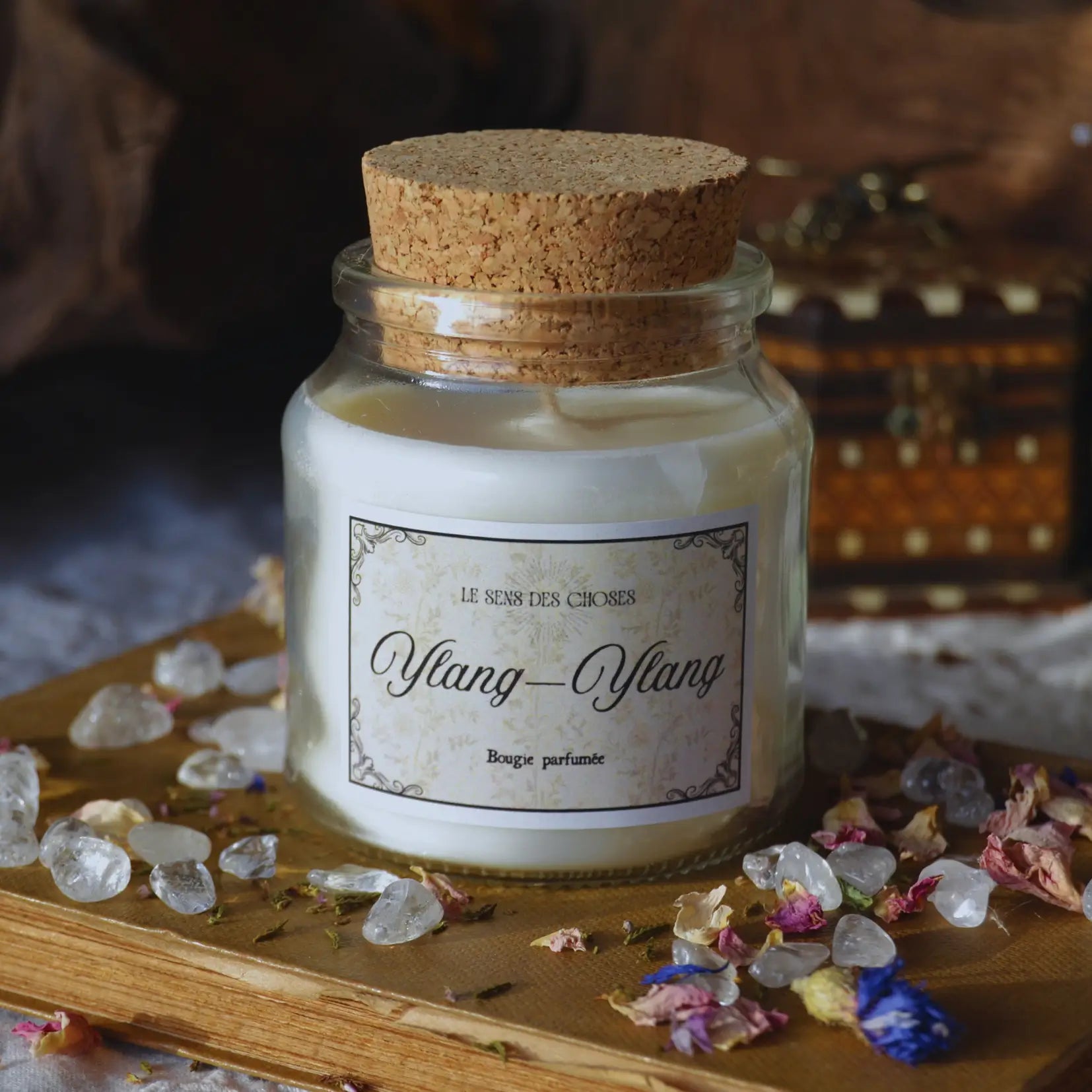 Bougie parfumée artisanale ylang-ylang – Création artisanale | Le sens des choses – Boutique de bougies parfumées végétales, décorations et savons