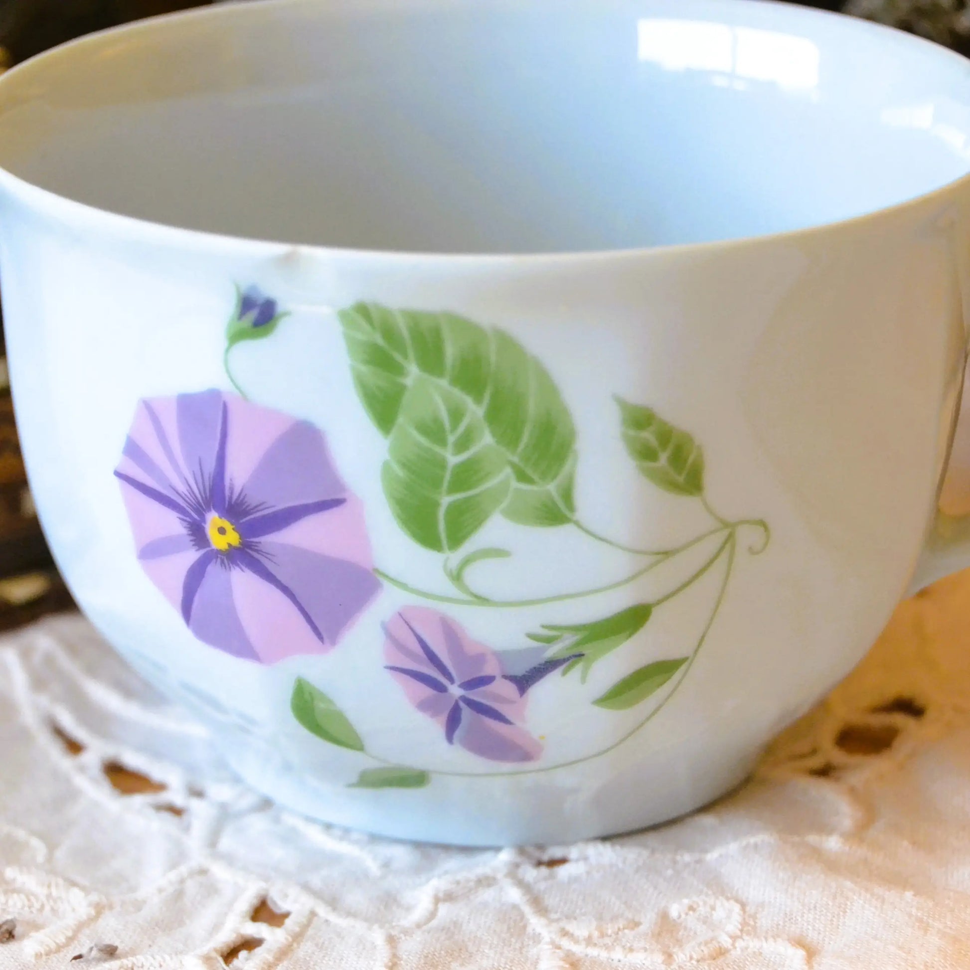 Image de Bougie décorative artisanale en porcelaine de Limoges bleutée — parfum au choix | Le sens des choses – boutique artisanale éthique de bougies parfumées et savons naturels fabriqués en France