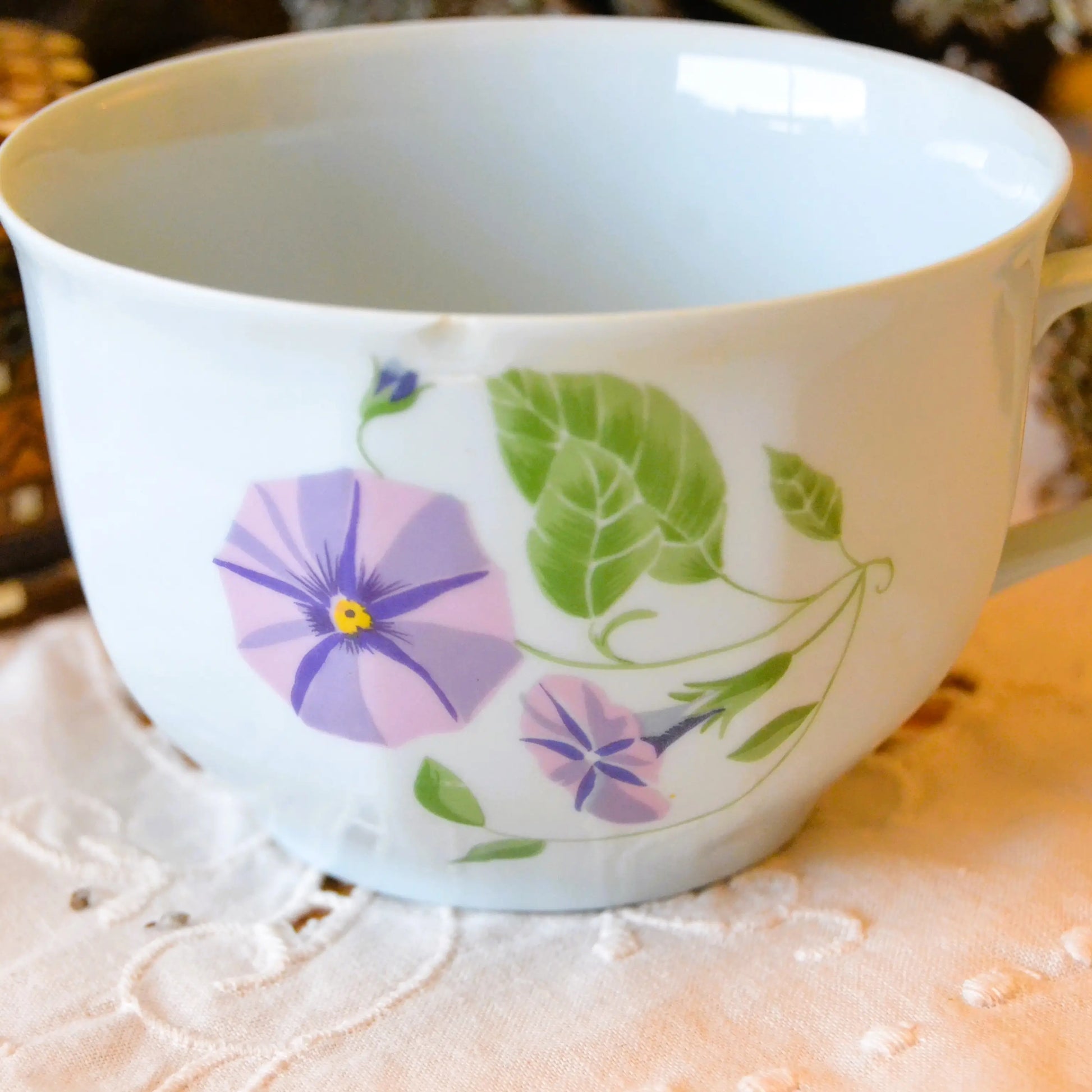 Image de Bougie décorative artisanale en porcelaine de Limoges bleutée — parfum au choix | Le sens des choses – boutique artisanale éthique de bougies parfumées et savons naturels fabriqués en France