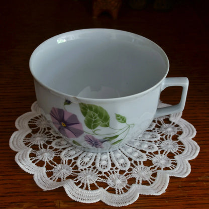 Image de bougie parfumée tasse en porcelaine de Limoges bleutée | Le sens des choses, boutique en ligne de produits artisanaux, naturels et écoresponsables, fabriqués en France ou en Europe : savons artisanaux, bougies parfumées, accessoires zéro déchet.