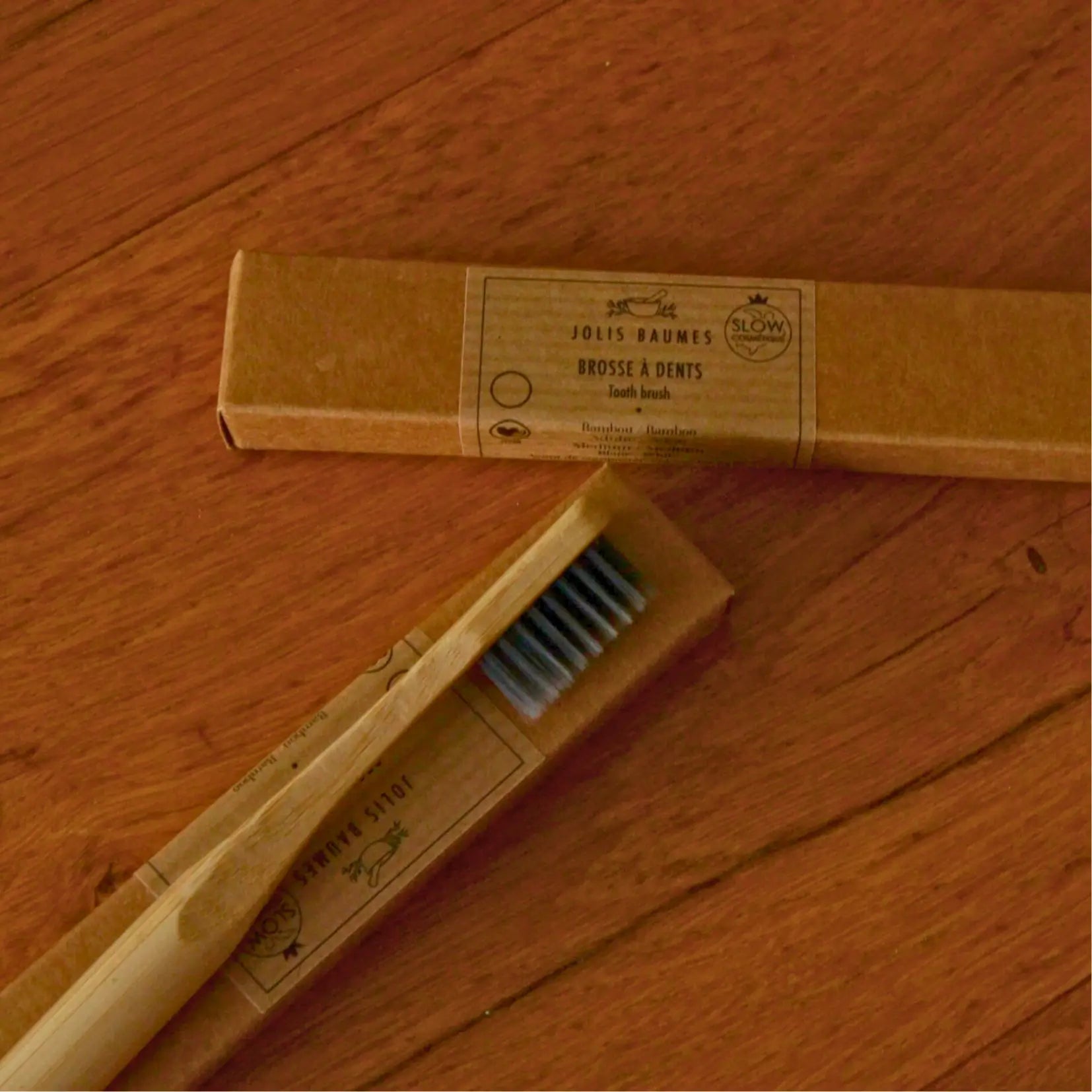 Image de Brosse à dents en bambou biodégradable | Le sens des choses – boutique artisanale éthique de bougies parfumées et savons naturels fabriqués en France