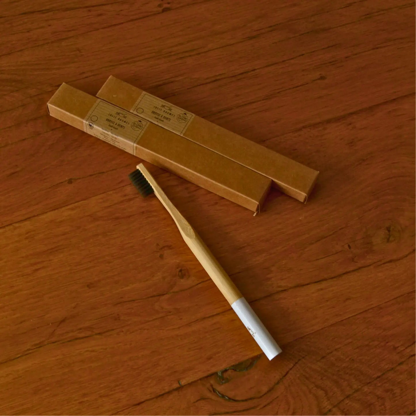 Image de Brosse à dents en bambou biodégradable | Le sens des choses – boutique artisanale éthique de bougies parfumées et savons naturels fabriqués en France