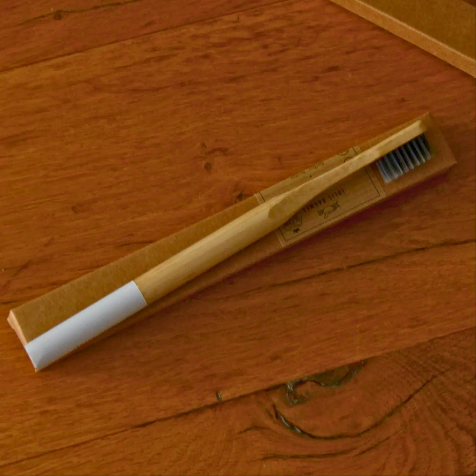 Image de Brosse à dents en bambou biodégradable | Le sens des choses – boutique artisanale éthique de bougies parfumées et savons naturels fabriqués en France