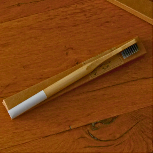 Brosse à dents en bambou biodégradable – Création artisanale | Le sens des choses – Boutique de bougies parfumées végétales et objets décoratifs écoresponsables